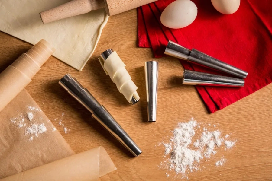 Foremki stożki do rurek z kremem