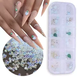 Zestaw ozdób do paznokci mix kryształki, serduszka, złote elementy - kasetka