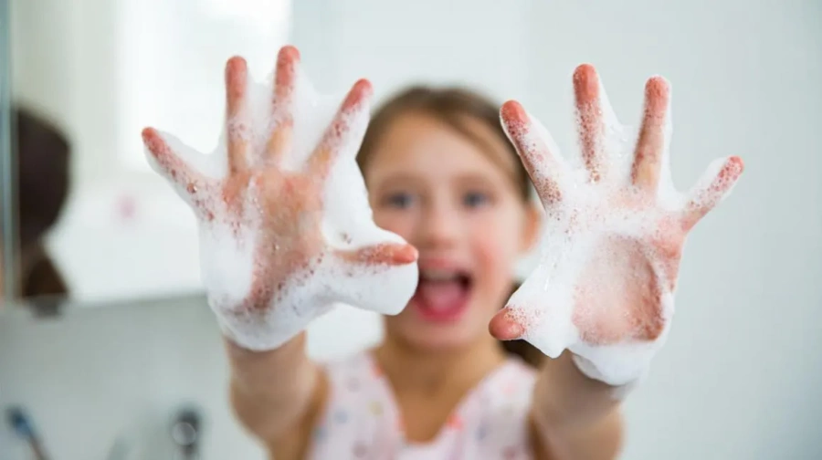 Spieniający dozownik do płynów biały