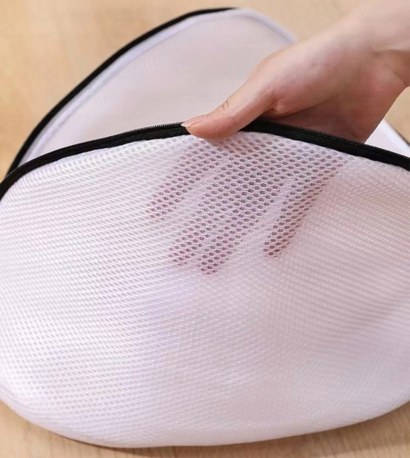 Worek z siatki do prania obuwia z zamkiem biała 25x30 cm