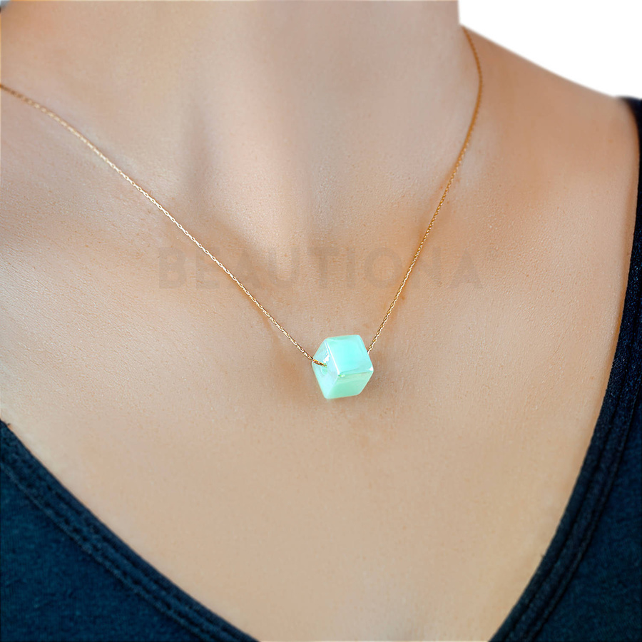 Naszyjnik na złotym łańcuszku z amazonitem