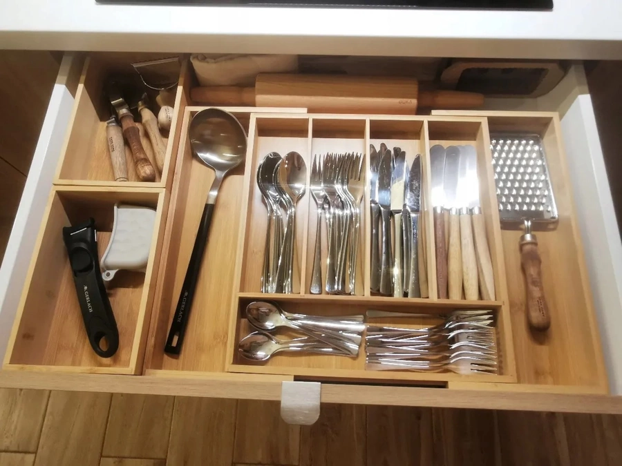 Organizer do szuflady na sztućce rozsuwany